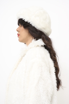Chapeu pelucia branco forrado