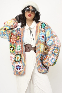 Casaco crochet flores coloridas - Capichó Brechó