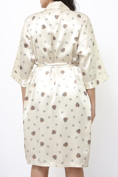 Robe acetinado estampa flores