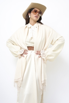 Pashimina off white viscose franja fininha