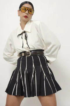 Imagem do Saia cintura alta preta listras evase