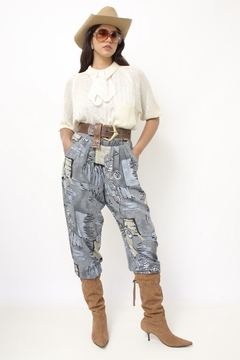 Calça estampada cinza vintage na internet
