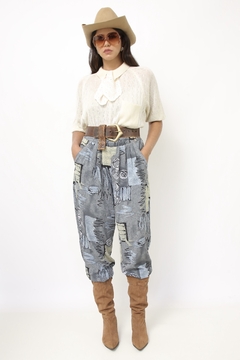 Calça estampada cinza vintage - Capichó Brechó