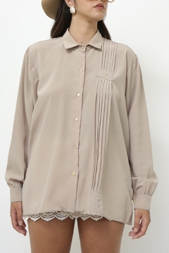 Camisa bege pregas vintage mng longa - comprar online
