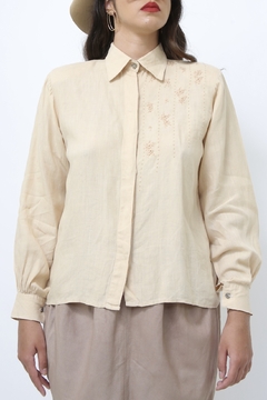 Imagem do Camisa bege estilo linho bordado flor western