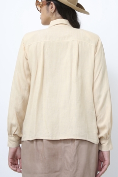 Camisa bege estilo linho bordado flor western - loja online