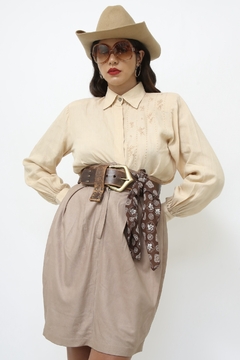 Camisa bege estilo linho bordado flor western na internet