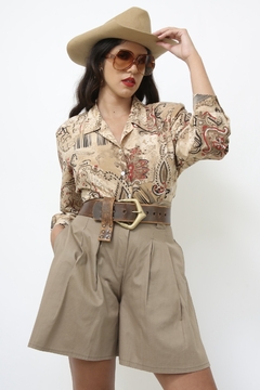 Camisa estampada western ombreira estilo blazer bege vermelho