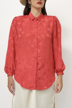 Camisa vermelha flores acetinada - comprar online