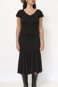 Vestido malha preto babado sereia