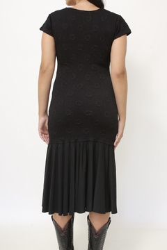 Vestido malha preto babado sereia - loja online