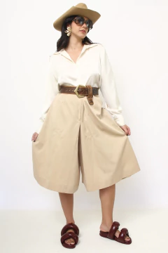 Bermuda bege ampla cintura alta na internet