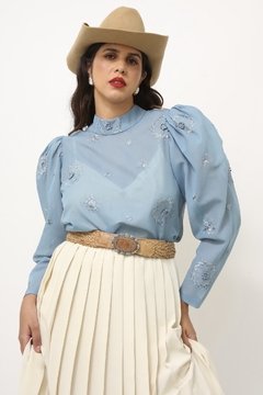 Camisa azul manga princesa bordado