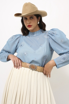 Camisa azul manga princesa bordado na internet