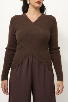Blusa marrom lã traspassada vintage na internet