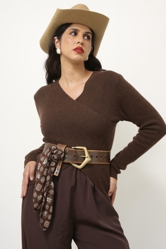 Blusa marrom lã traspassada vintage na internet