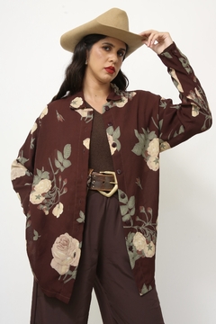 Camisa marrom crepe flores na internet