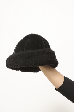 Chapeu preto forro pelucia