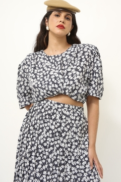Conjunto BLUSA + SAIA flores marinho - Capichó Brechó