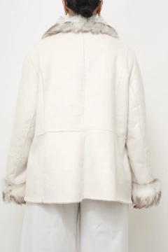 Imagem do Casaco Sintetico Penny off white pelo