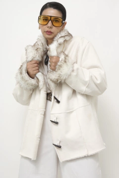 Casaco Sintetico Penny off white pelo - comprar online