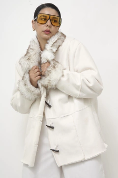 Casaco Sintetico Penny off white pelo - loja online