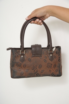 Bolsa marrom flores ombro na internet