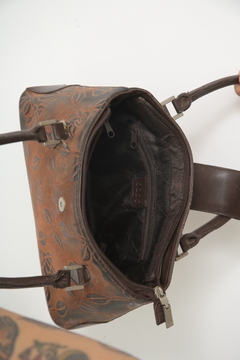 Bolsa marrom flores ombro