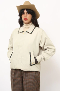 Jaqueta bomber bege recorte xadrez na internet