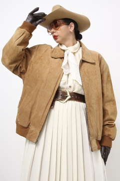 Jaqueta couro bomber vintage forro matelasse - Capichó Brechó