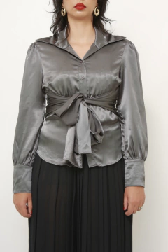 Camisa cinza amarraçaõ laço - Capichó Brechó