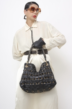 Bolsa M.OFFICER couro preta tachas dourado - loja online
