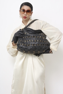 Imagem do Bolsa M.OFFICER couro preta tachas dourado