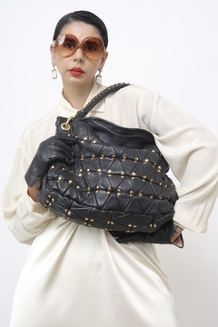Bolsa M.OFFICER couro preta tachas dourado