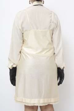 Camisola trasnparencia renda classica creme - Capichó Brechó