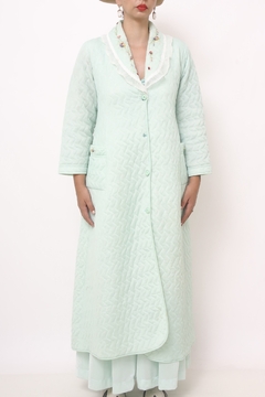 Robe de matelasse verde agua bordado na internet