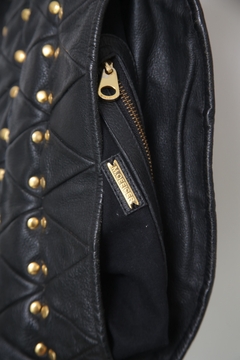 Bolsa M.OFFICER couro preta tachas dourado - comprar online