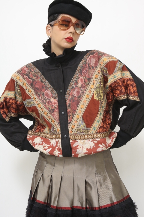 Jaqueta preta rustica bomber recortes estampa