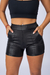 Short engomado con recorte