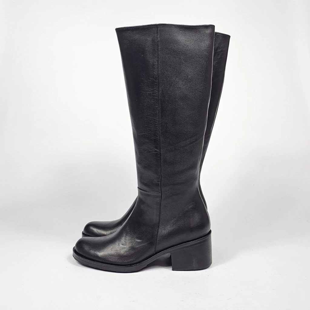 Athina/ Negro