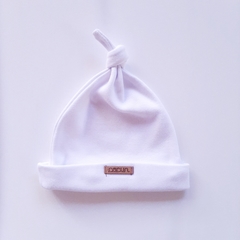 Gorrito anudado