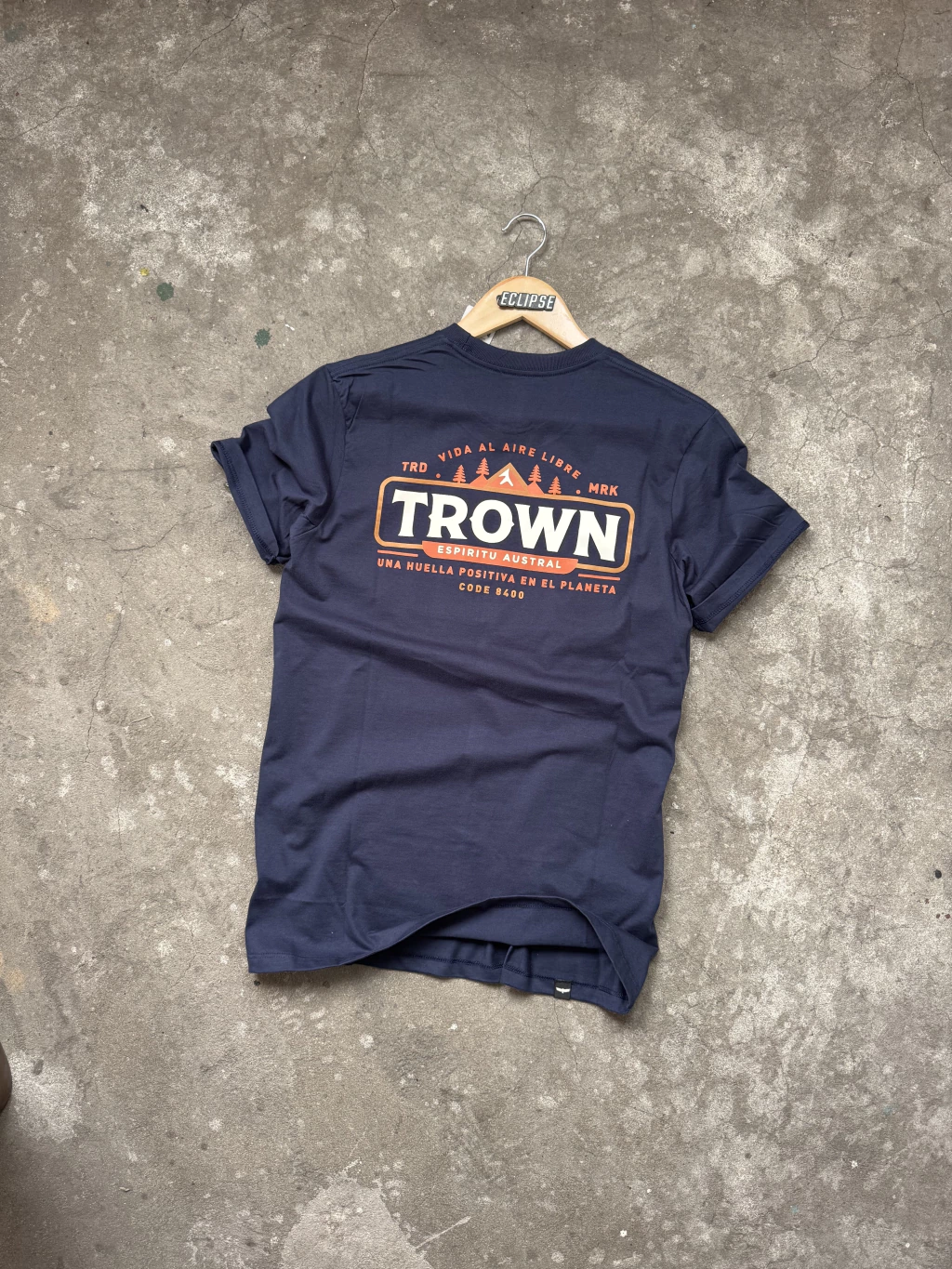 Remera TROWN