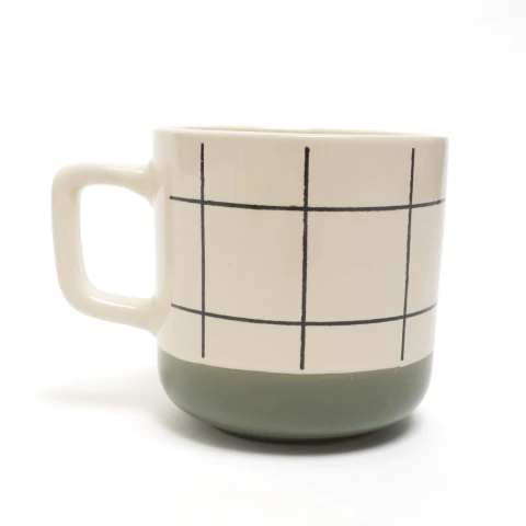 Taza a cuadros combinada