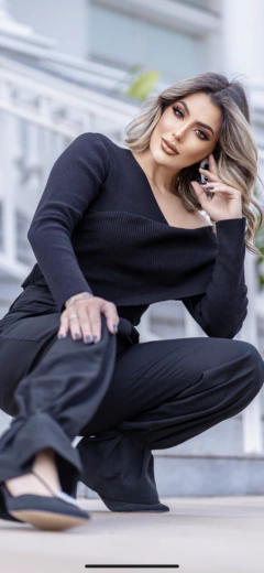 Blusa Charlotte Preta na internet