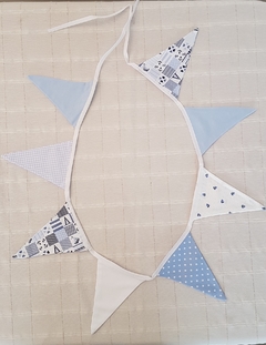 Banderin Decorativo Celeste con cuadros