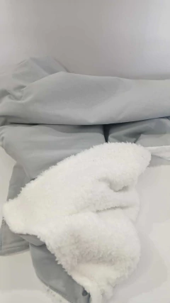 Manta gris en internet