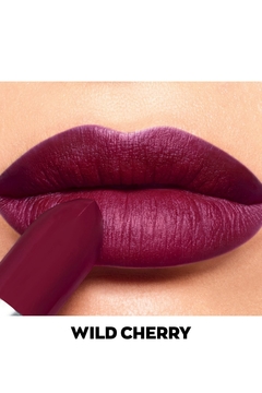 Labial en barra Ultra Matte WILD CHERRY - AVON - comprar online