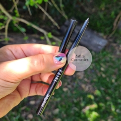 Delineador negro retráctil KAJAL - Ruby Rose