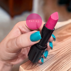 Labial en barra Ultra Matte RAVISHING ROSE - Avon