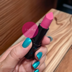 Labial en barra Ultra Matte ADORING LOVE - AVON